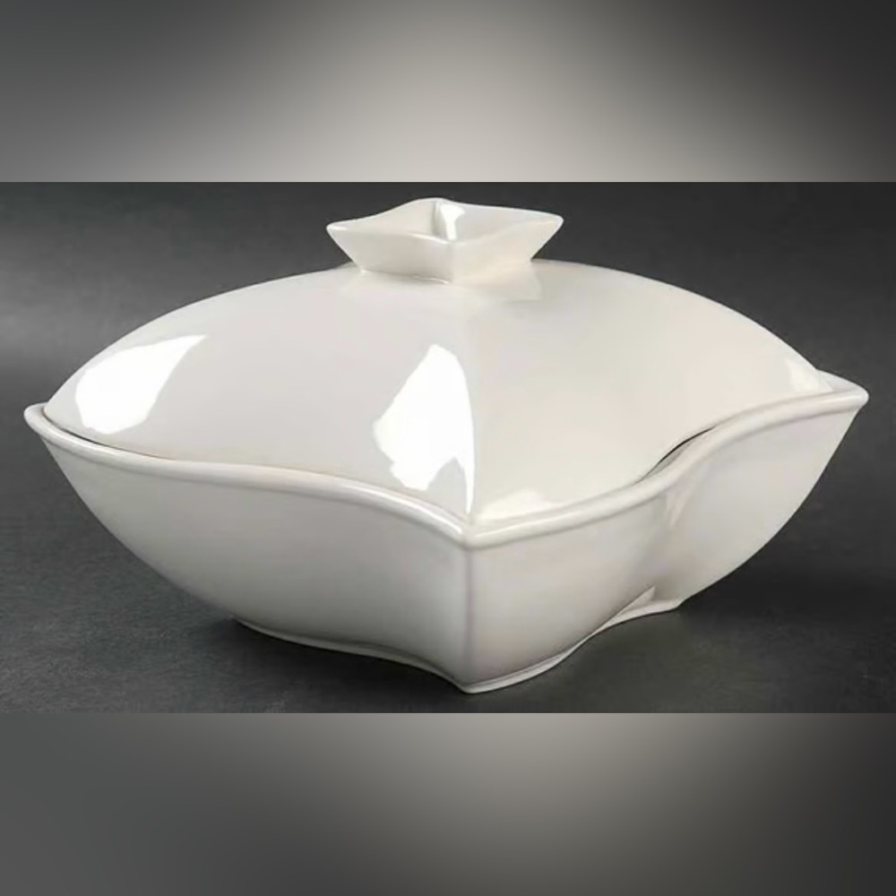 EUC Siena by Godinger 1 quart Casserole with lid, RED